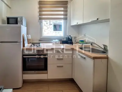 Kuća 82 m², Tribunj centar, 3 apartmana - 4