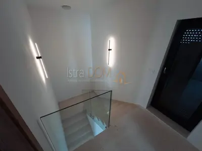 Kuća 196.93 m², Pomer - bazen i krovna terasa - 16