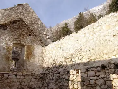 Stare kamene kuće s prekrasnim pogledom na more u Bastu - 10