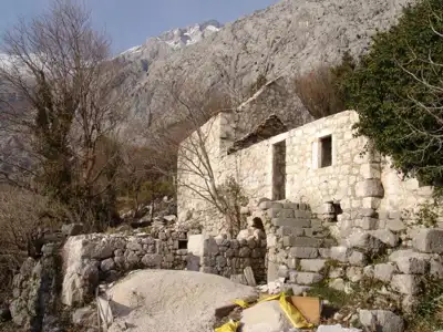 Stare kamene kuće s prekrasnim pogledom na more u Bastu - 19
