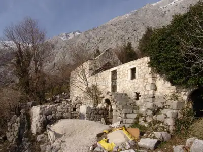 Stare kamene kuće s prekrasnim pogledom na more u Bastu - 9