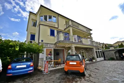 Kuća, Malinska na Krku - 5 apartmana i poslovni prostor