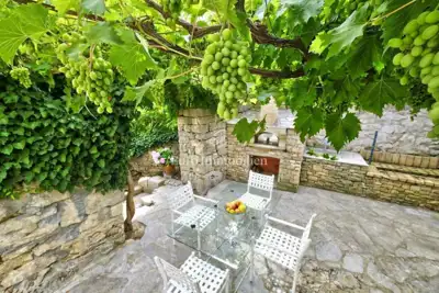 House for sale in Otok Brač, 330 m² - 11