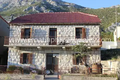 Kamena kuća 200 m², Omiš - za adaptaciju i obnovu