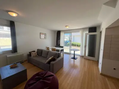 Apartman u Petrčanima, prizemlje, 2 terase i parkirališno mjesto - 2