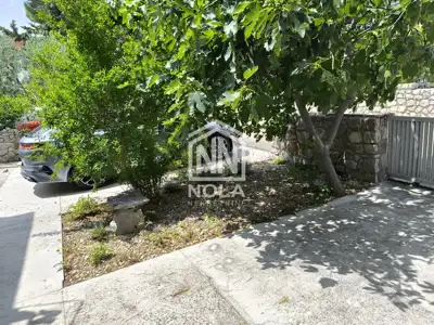 Kuća u Pirovcu, tri apartmana, garaža i vrt - 21