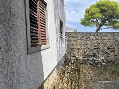 Kuća u Pirovcu, tri apartmana, garaža i vrt - 16