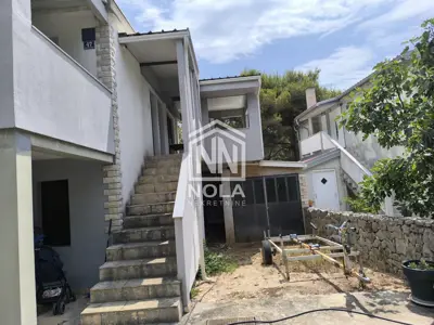 Kuća u Pirovcu, tri apartmana, garaža i vrt - 7