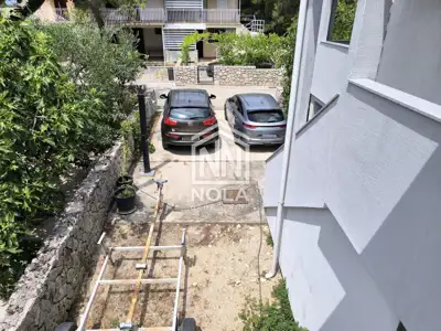 Kuća u Pirovcu, tri apartmana, garaža i vrt - 8
