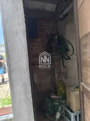 Kuća u Pirovcu, tri apartmana, garaža i vrt - 13
