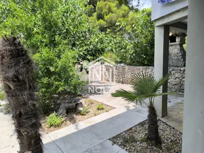 Kuća u Pirovcu, tri apartmana, garaža i vrt - 18