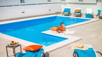 Villa in Novigrad, center, pool and 5 parking spaces - 4