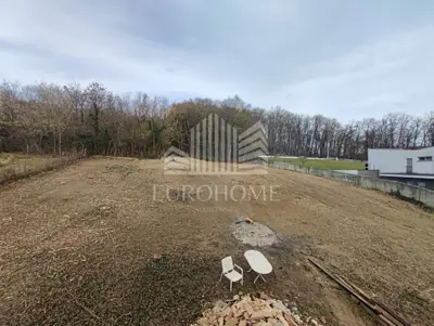 Building plot 1,553 m², Oporovec, city view - 2
