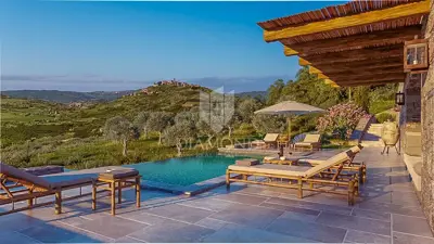 Building plot 1,800 m², Motovun - permit for a villa with a pool