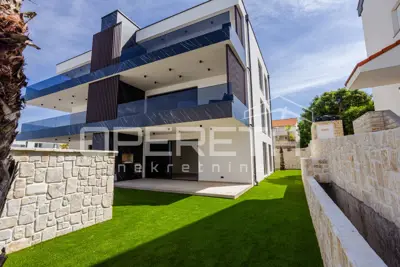 Stan 2 spavaće sobe, Stara Novalja, vrt i natkrivena terasa - 1