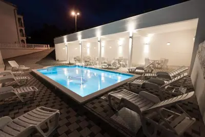Kuća 327 m², Okrug Donji - 100 m od mora - 2