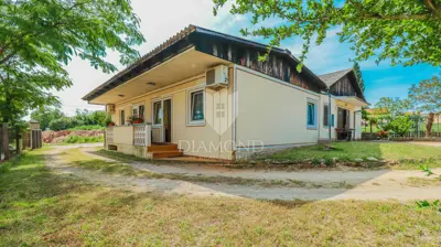 Kuća 190 m², Umag - za renovaciju i garaža - 2