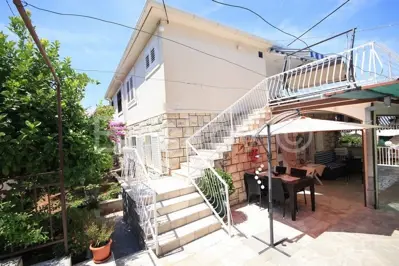 Brač, Supetar, Doppelhaus mit Garage und Parkplatz - 2