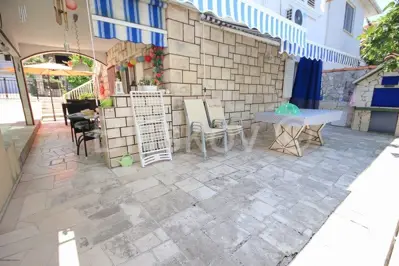 Brač, Supetar, Doppelhaus mit Garage und Parkplatz - 5