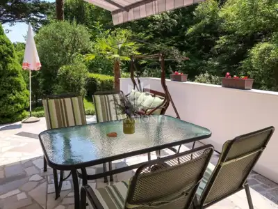 Lovran, apartmanska kuća na jedinstvenoj lokaciji - 17