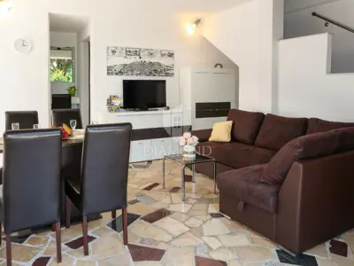 Lovran, apartmanska kuća na jedinstvenoj lokaciji - 14