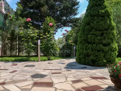 Lovran, apartmanska kuća na jedinstvenoj lokaciji - 4