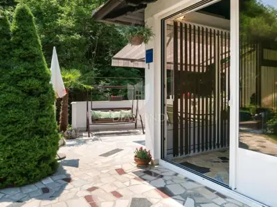 Lovran, apartmanska kuća na jedinstvenoj lokaciji - 3