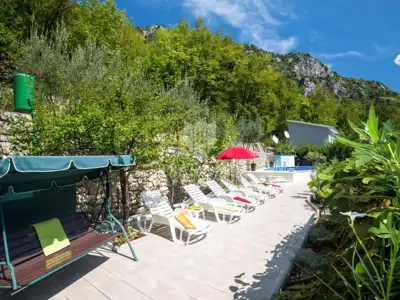 Lovran, apartmanska kuća na jedinstvenoj lokaciji - 7
