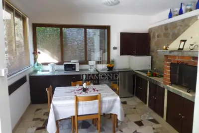 Lovran, apartmanska kuća na jedinstvenoj lokaciji - 19