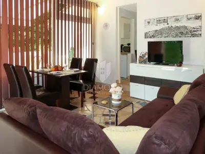 Lovran, apartmanska kuća na jedinstvenoj lokaciji - 13