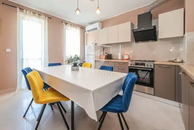 Stan 80 m², Rovinj centar - dvije loggie - 12