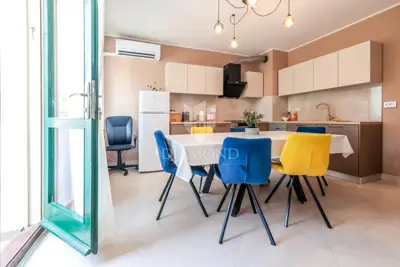 Stan 80 m², Rovinj centar - dvije loggie - 11