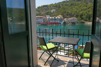 Stone house on the waterfront - Šolta
