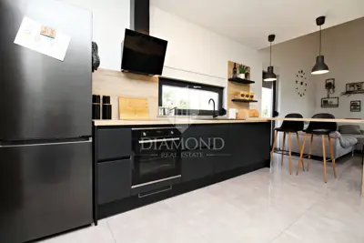 Vila 330 m², Svetvinčenat - moderno dizajnirana - 11