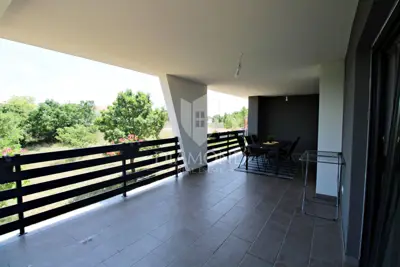 Vila 330 m², Svetvinčenat - moderno dizajnirana - 19