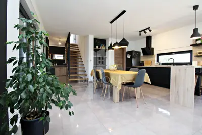 Vila 330 m², Svetvinčenat - moderno dizajnirana - 9
