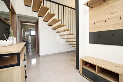 Vila 330 m², Svetvinčenat - moderno dizajnirana - 18