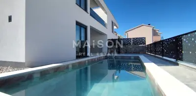 Malinska, semi-detached house with pool