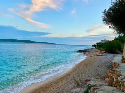 Zweizimmerwohnung in der Nähe des Strandes, Hvar