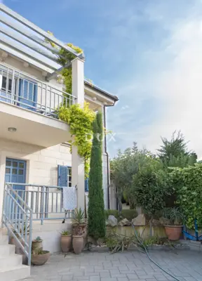 Dalmacija, otok Murter, dvojna kamena kuća, 148 m², bazen