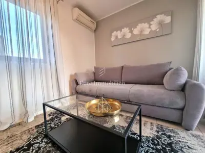 Stan 43 m², Novigrad - prizemlje, terasa i parking