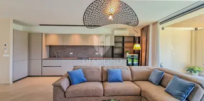 Stan 112,82 m², Novigrad - vrt 180,90 m² i terasa - 4