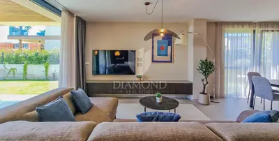 Stan 112,82 m², Novigrad - vrt 180,90 m² i terasa - 3