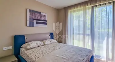 Stan 112,82 m², Novigrad - vrt 180,90 m² i terasa - 12