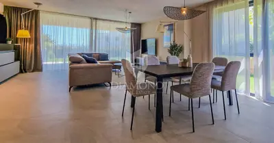 Stan 112,82 m², Novigrad - vrt 180,90 m² i terasa - 6