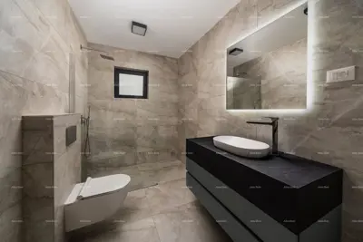 ROVINJ, Borik – Neue Luxuswohnung in begehrter Lage, nur 200 m vom Meer entfernt - 14
