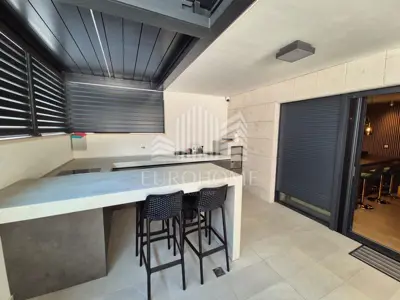 BORIK, Vitrenjak, Trosoban stan prvi red do mora, 300 m² - 17