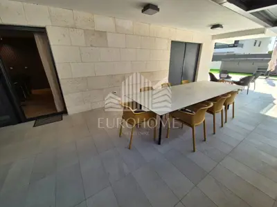 BORIK, Vitrenjak, Trosoban stan prvi red do mora, 300 m² - 16
