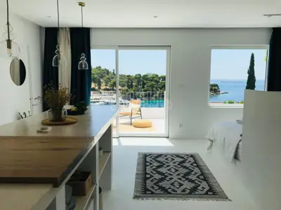 Šolta, Maslinica, prodaja, samostojeća kuća, 4 odvojene jedinice