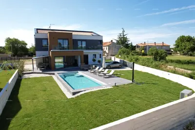 Modern villa with pool near Vodnjan.
